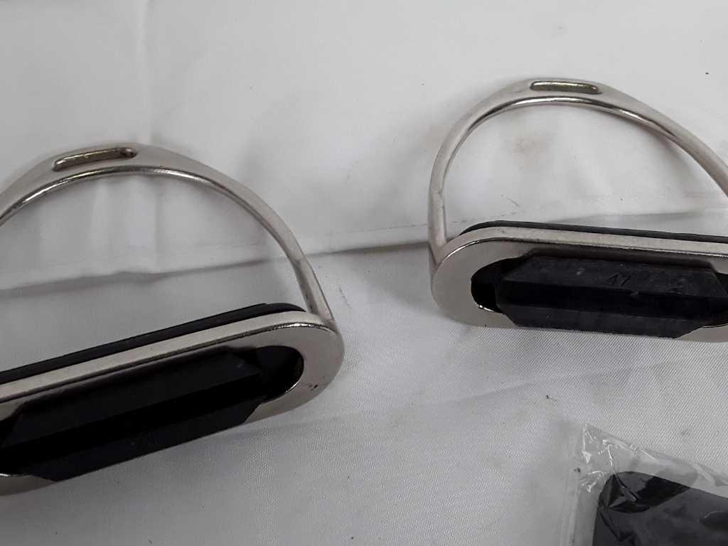 STIR 125/050 ENGLISH SAFETY STIRRUPS W/ EXTRA PADS