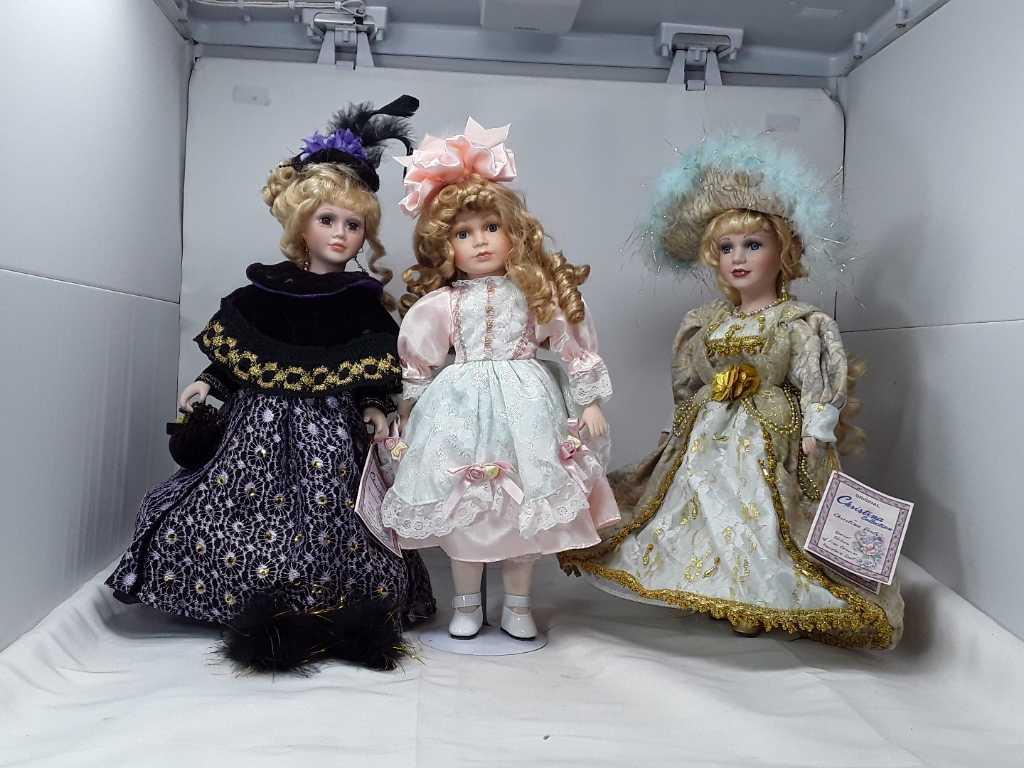 3 CHRISTINA COLLECTION DOLLS & STANDS
