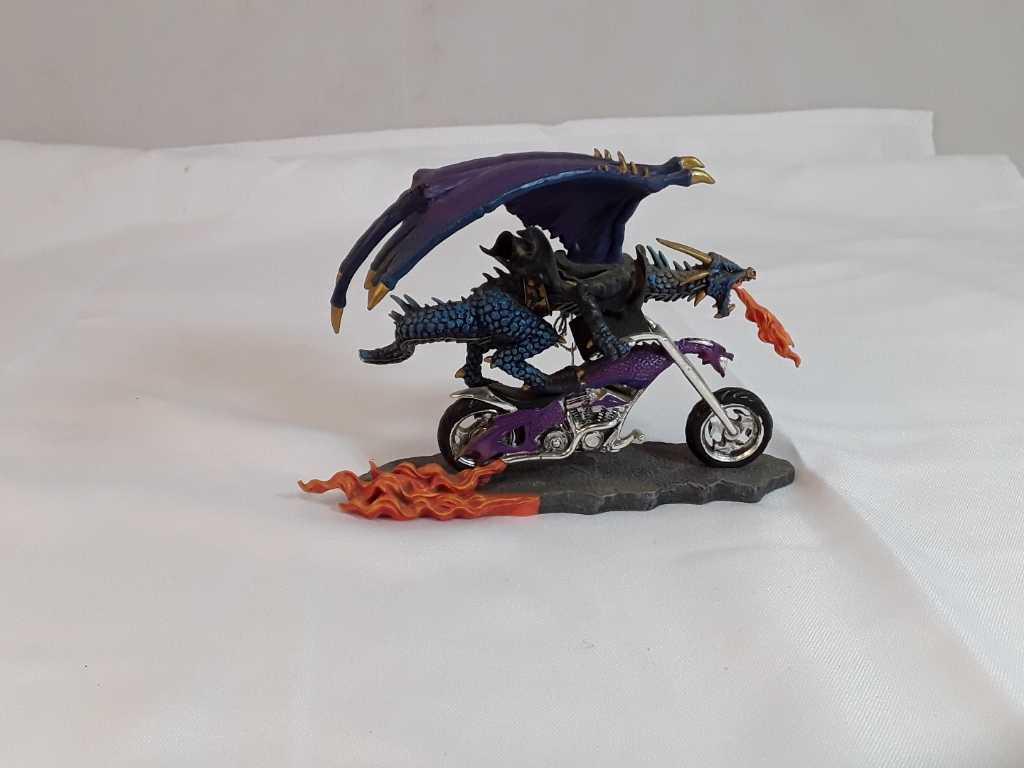 DRAGON'S REVENGE "WIELDING TERROR" FIGURE