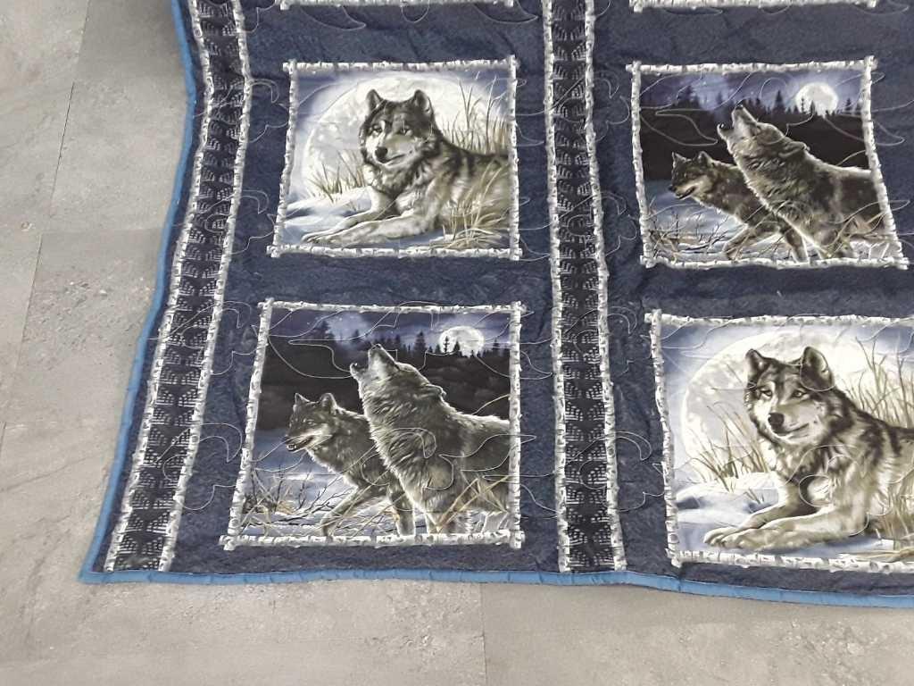 108" X 106" WOLF PATTERN QUILTED BLANKET