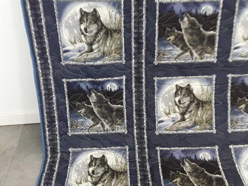 108" X 106" WOLF PATTERN QUILTED BLANKET