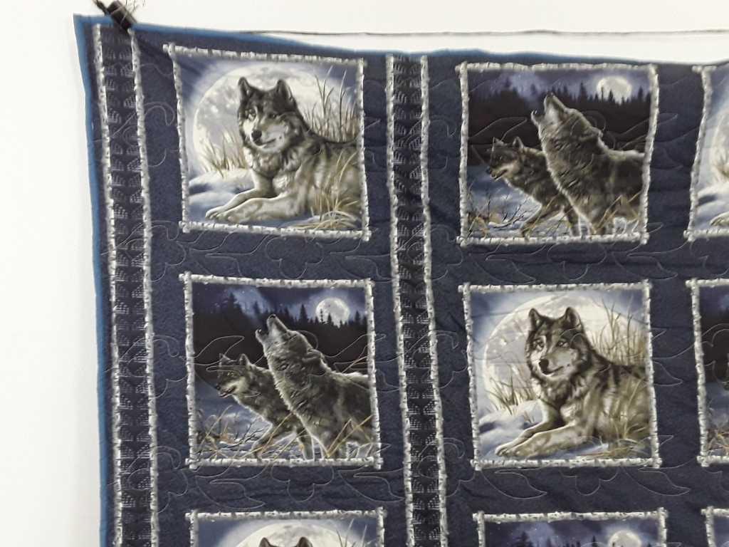 108" X 106" WOLF PATTERN QUILTED BLANKET