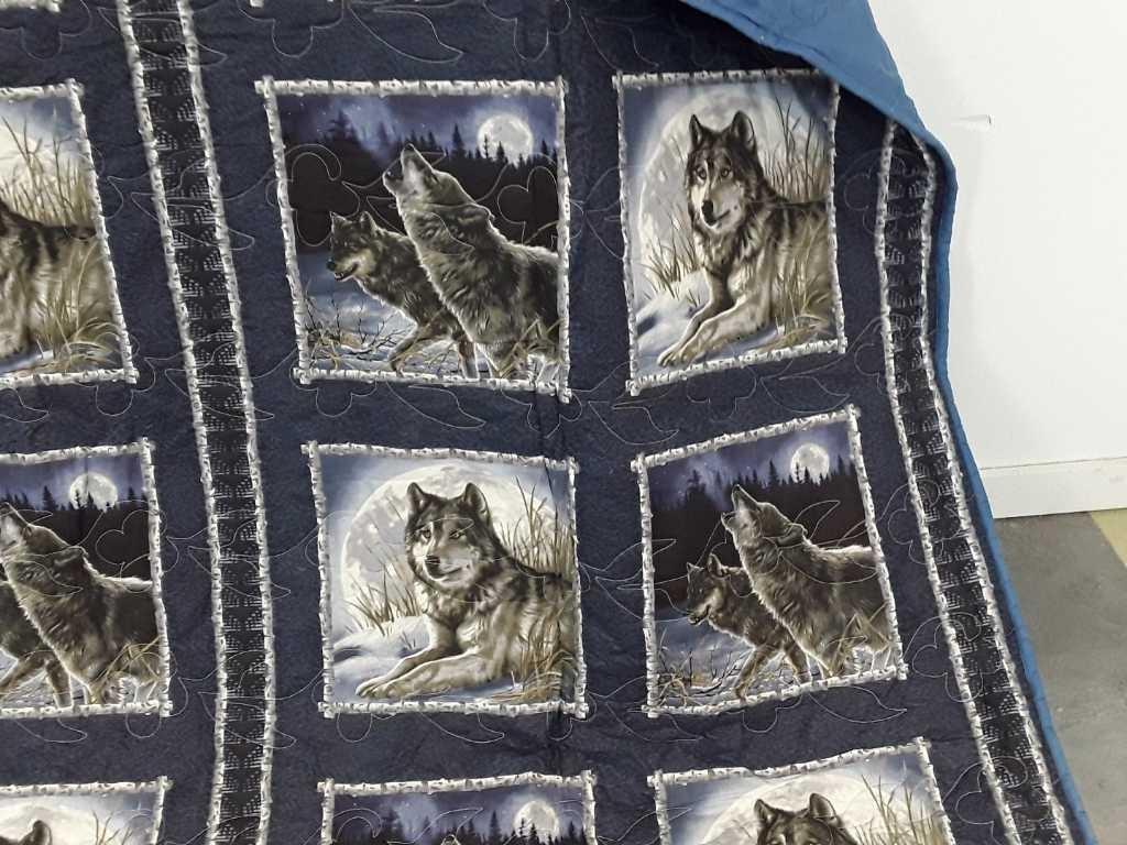 108" X 106" WOLF PATTERN QUILTED BLANKET