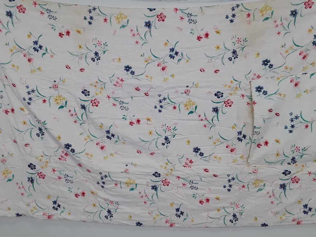 44" X 78" FLOWERS ON WHITE PILLOW QUILT