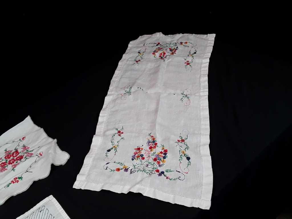 3 PC EMBROIDERY ALL ARE FLORAL W/BRIGHT COLORS