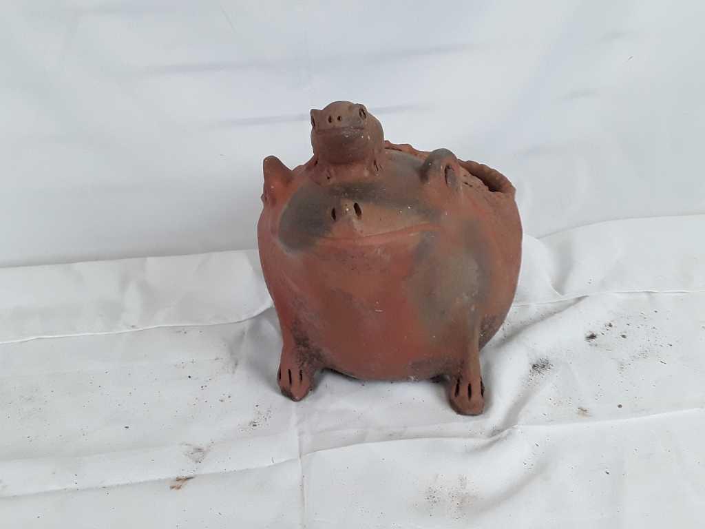 TERRACOTTA FROG FLOWER POT