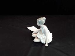 NAO BY LLADRO SITTING BALLERINA FIGURINE