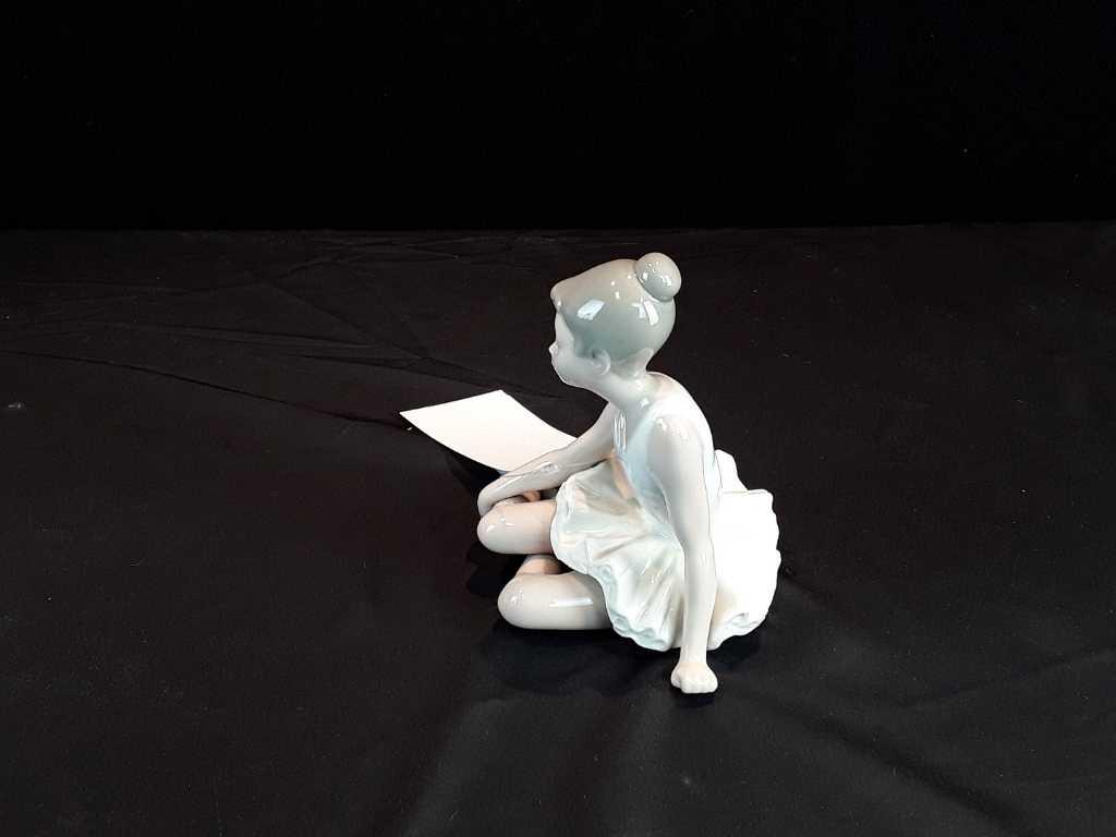 NAO BY LLADRO SITTING BALLERINA FIGURINE