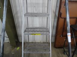 METAL FRAMED STEP LADDER ON WHEELS