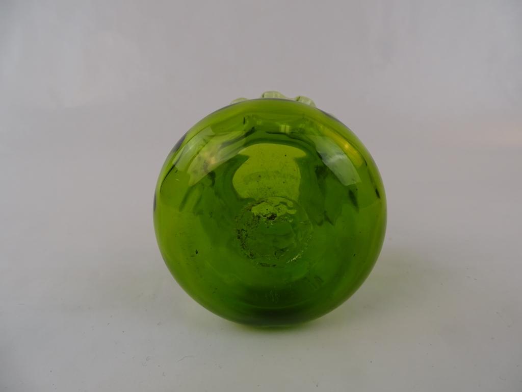 VTG GREEN GLASS VASE W/RUFFLED EDGE DESIGN