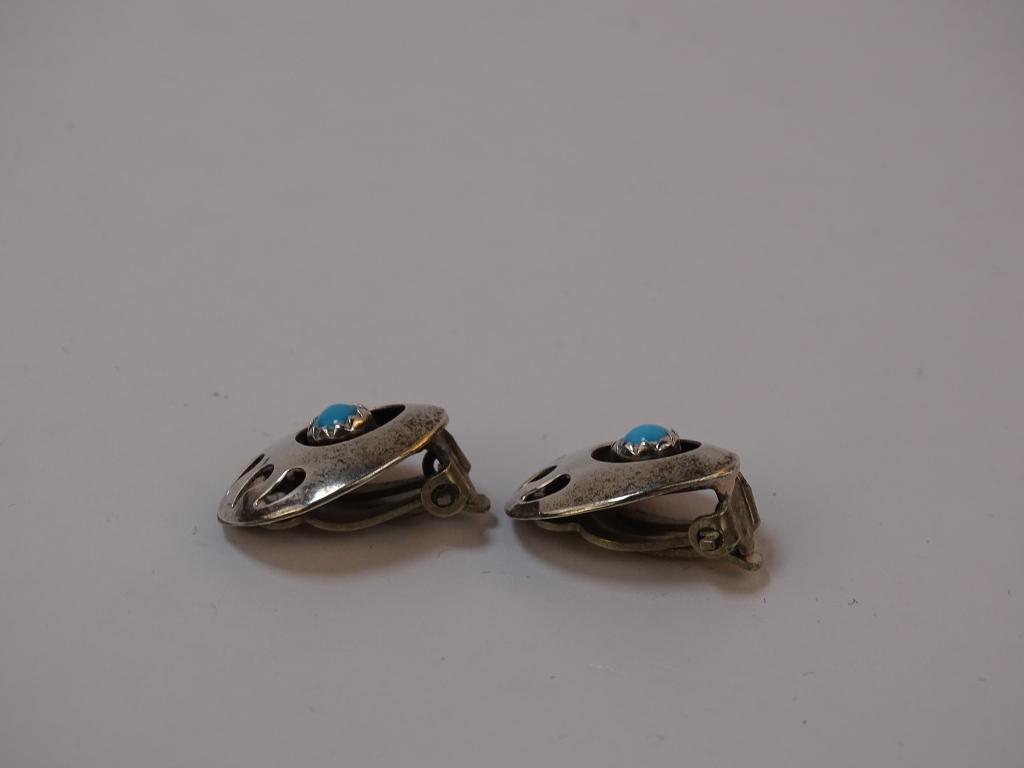 Silvertone Bear Claw Turquoise Bead Clip-On Earr