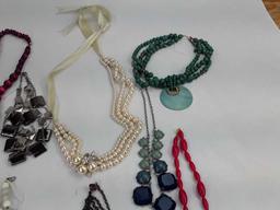 FASHION BEADED NECKLACES