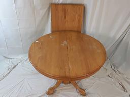 WOODEN ROUND TABLE W/LEAF CARVED FEET