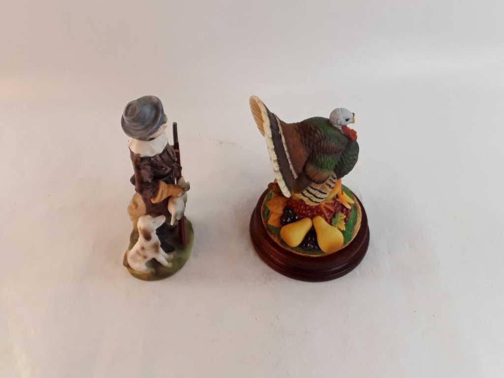 SET OF 2 THANKSGIVING THEMED PORCELAIN FIGURINES