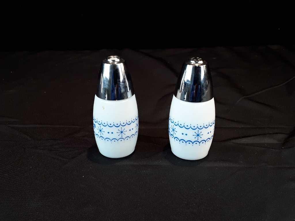 VINTAGE MOD SALT & PEPPER SHAKERS