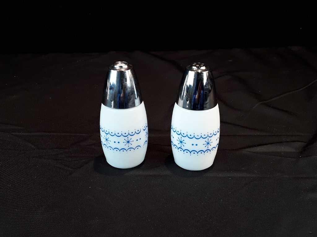 VINTAGE MOD SALT & PEPPER SHAKERS