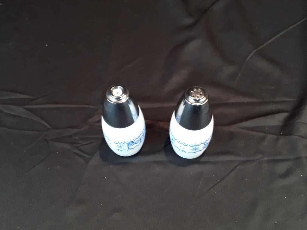 VINTAGE MOD SALT & PEPPER SHAKERS