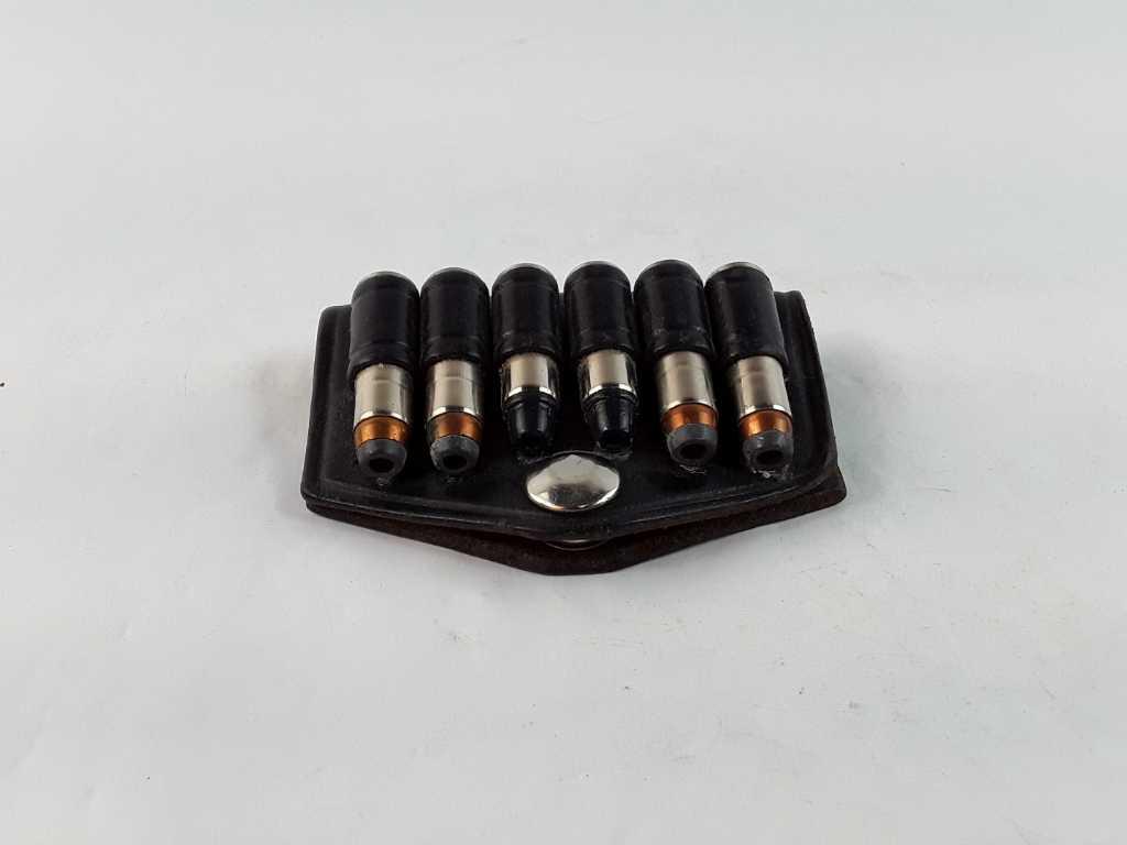 LEATHER CARTRIDGE HOLDER W/6 BULLETS