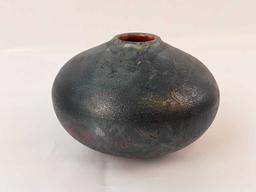 VINTAGE AMERICAN RAKU VASE WITH KW ON THE BOTTOM