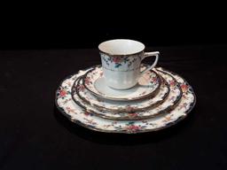 SINGULAR PLACE SETTING OF NORITAKE CHINA