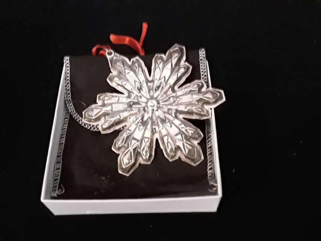 1974 GORHAM STERLING SILVER SNOWFLAKE ORNAMENT 26G