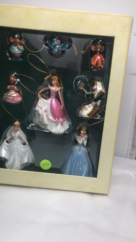 DINSEY CINDERELLA STORYBOOK ORNAMENT SET.