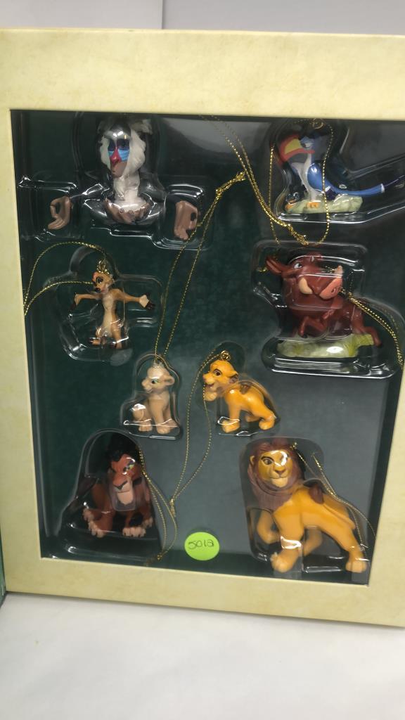 DISNEY'S LION KING STORYBOOK ORNAMENT SET.