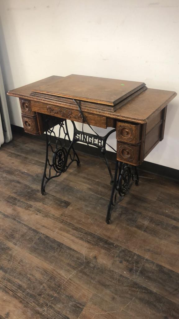 ANTIQUE SINGER TREADLE SEWING MACHINE W3 DRAWERS