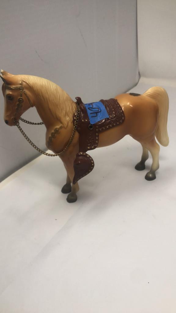3PCS TOY SET: VINTAGE HORSE AND WAGONS