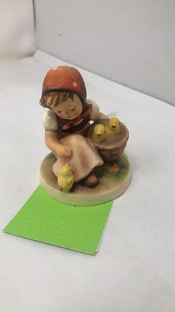 VINTAGE GOEBEL HUMMEL #57/0 "CHICK GIRL"