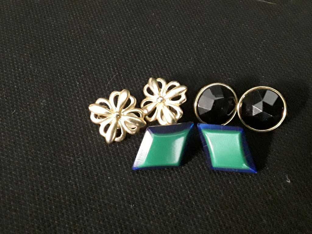 SET OF THREE PAIRS OF COSTUME JEWELRY EARINGS