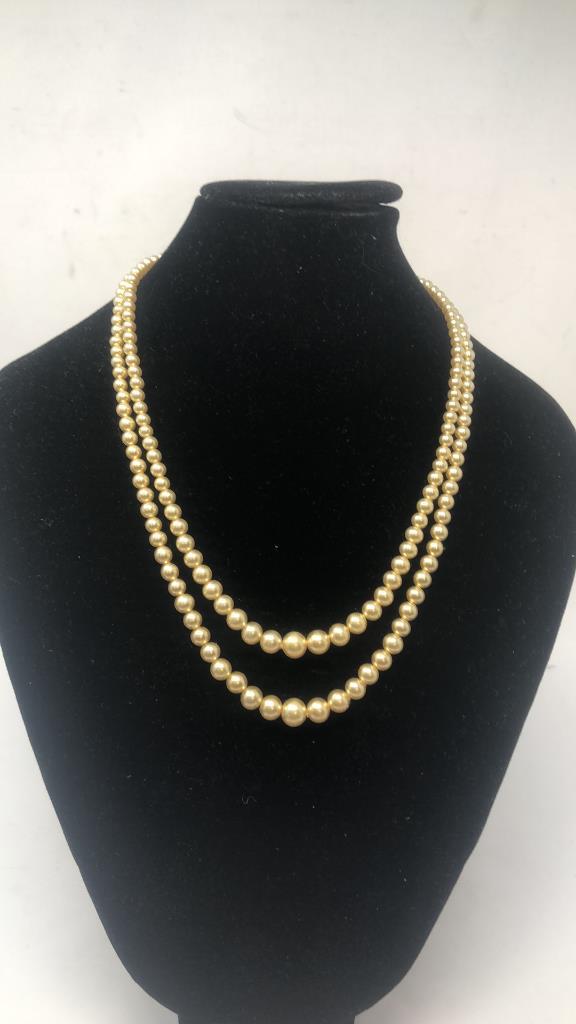 ANTIQUE DOUBLE STRAND PEARL NECKLACE.