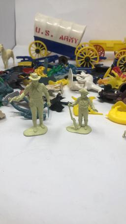 MARX & RELIABLE VTG PLASTIC PIECES FOR FORT APACHE