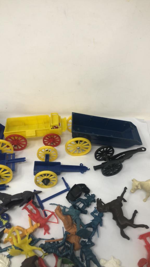 MARX & RELIABLE VTG PLASTIC PIECES FOR FORT APACHE