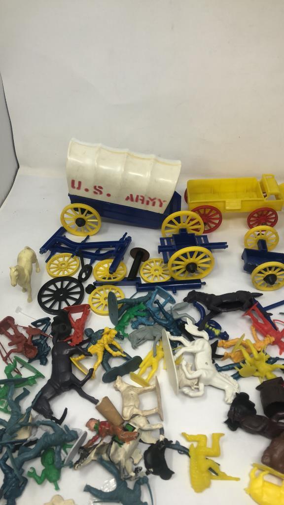 MARX & RELIABLE VTG PLASTIC PIECES FOR FORT APACHE