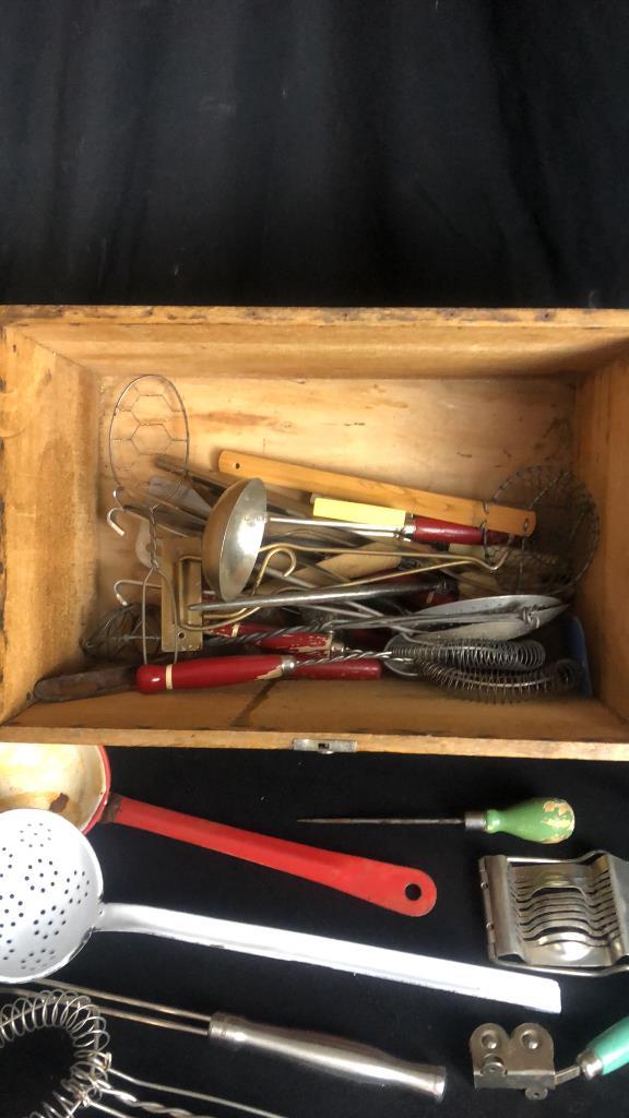 VTG WOOD BOX OF VTG UTENSILS