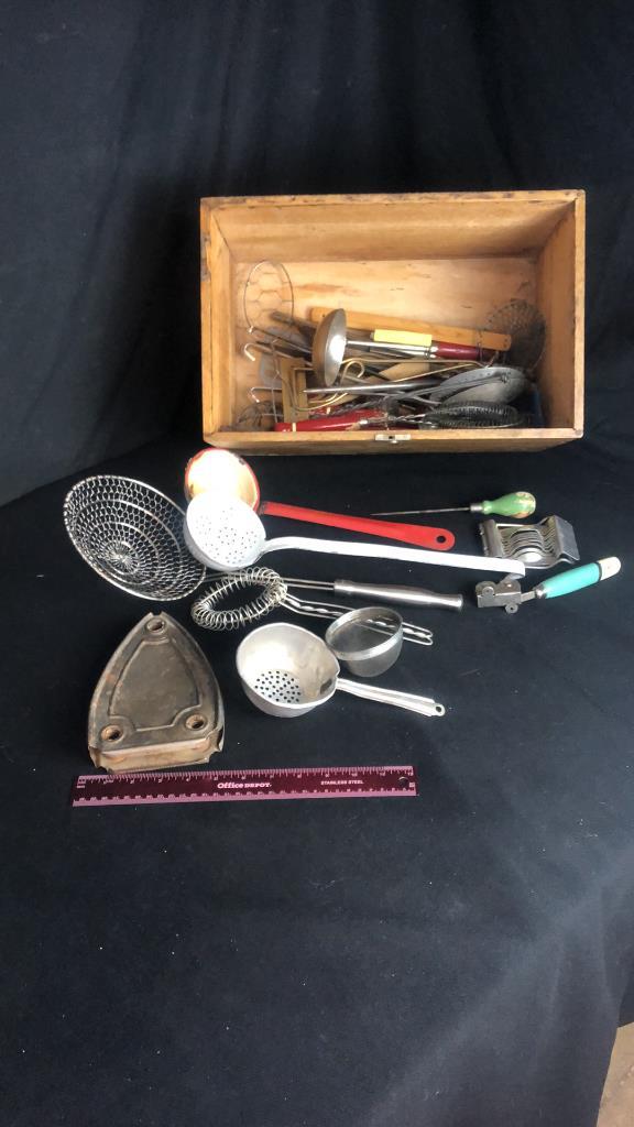 VTG WOOD BOX OF VTG UTENSILS