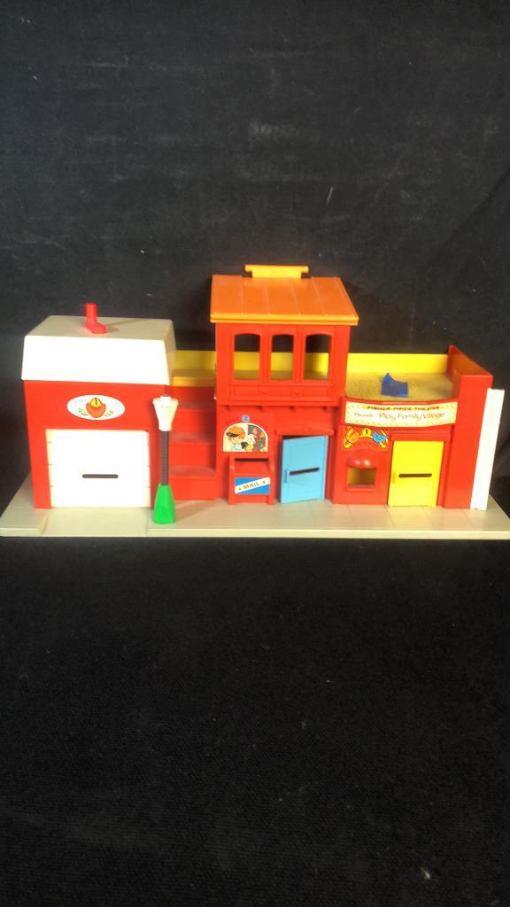 1970'S FISHER PRICE PLAY FAMILY VILLAGE