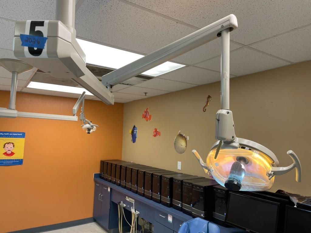 A-DEC DENTAL LIGHT