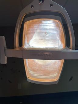 PELTON & CRANE DENTAL LIGHT.