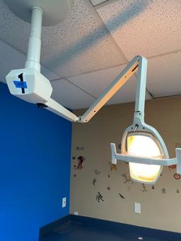 PELTON & CRANE DENTAL LIGHT.