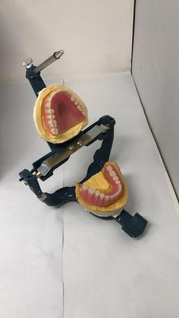 DENTAL TOOL FOR BITE PLACEMENT/MOLDS.