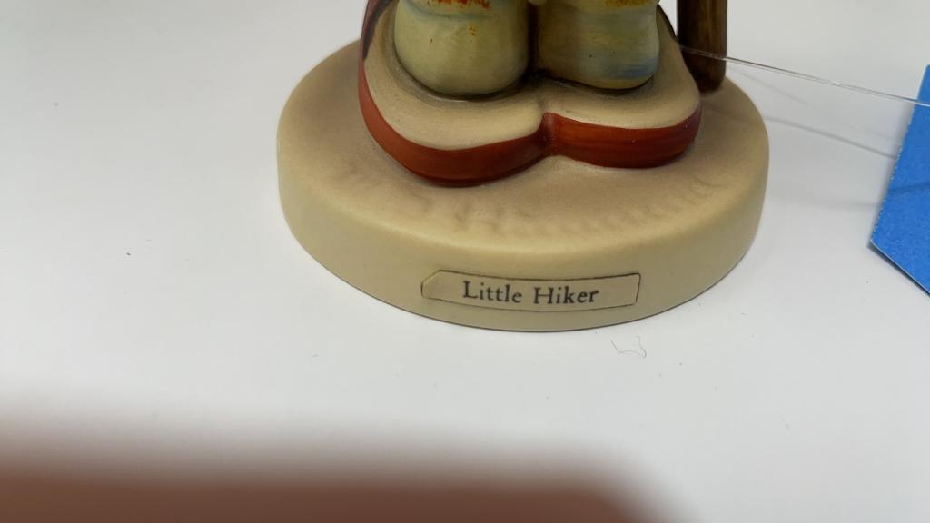 M.I HUMMEL FIGURINE "LITTLE HIKER"