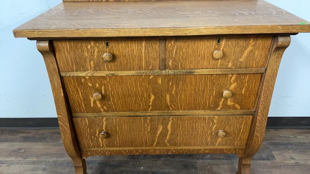 ANTIQUE TIGER OAK DRESSER