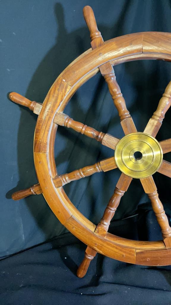 VINTAGE SHIP STEERING WHEEL