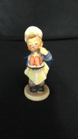 M.I. HUMMEL FIGURINE "BAKER"