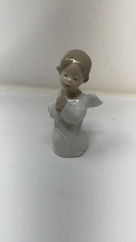 LLADRO FIGURINE "ANGEL PRAYING"