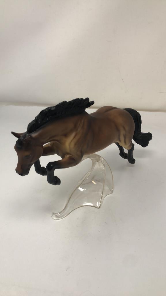 2) BREYER HORE FIGURINES