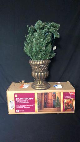 4FT PRE-LIT POTTED TREE