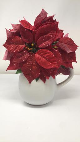 MINI WREATH AND POINSETTIA VASE